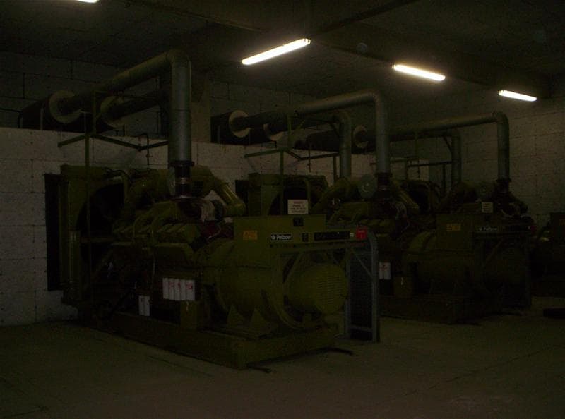 Centrale Cummins 3 × 1000 kVA d'occasion, couplables (export)
