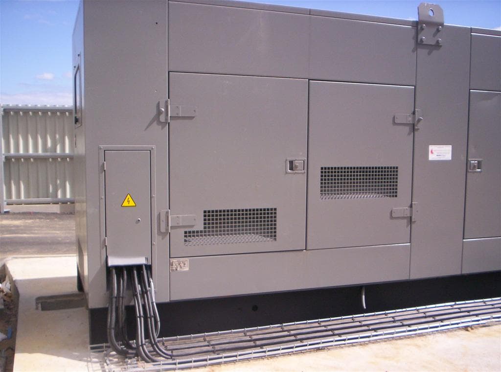 Centre Leclerc Pleumeleuc — groupe 700 kVA SDMO d'occasion