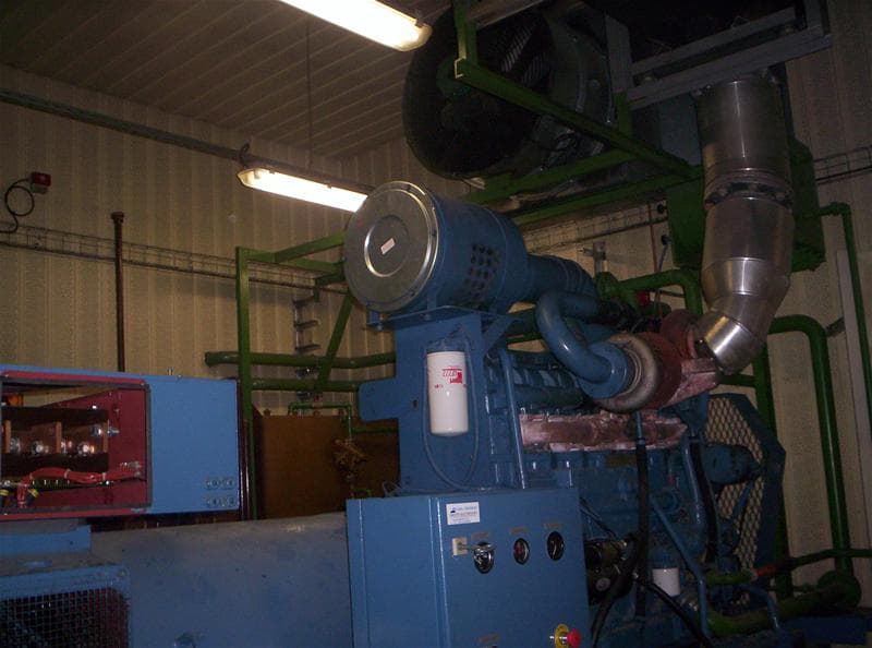 Groupe Cummins 500/550 kVA sur skid démarrage auto (export)